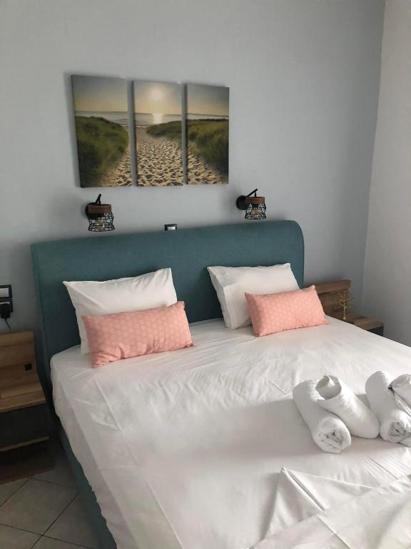 Christina Studios & Apartments - 3