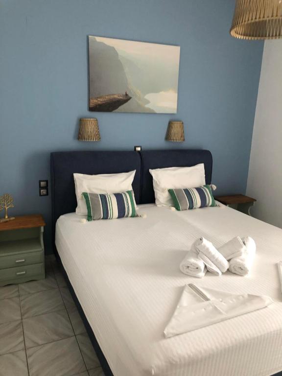 Christina Studios & Apartments - 5