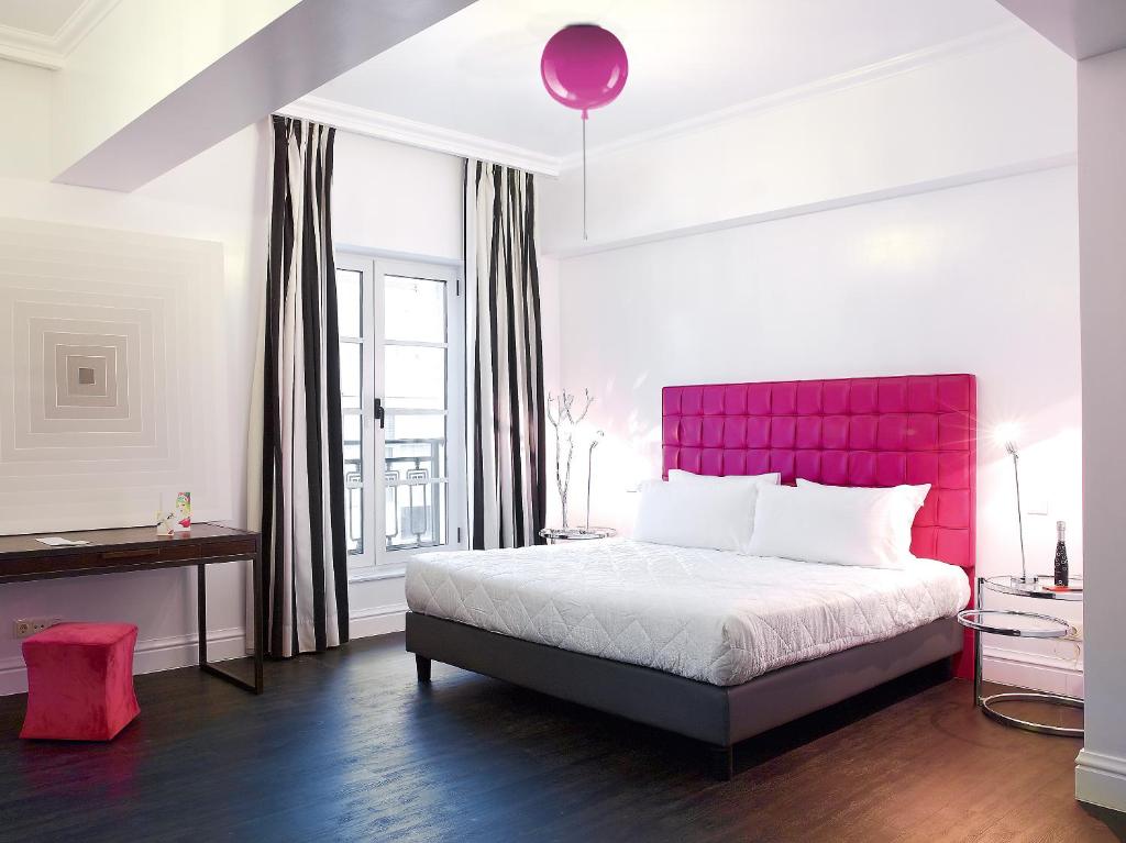 Posteľ alebo postele v izbe v ubytovaní Grecotel Pallas Athena