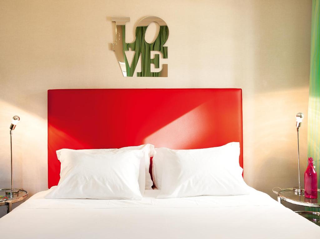 Posteľ alebo postele v izbe v ubytovaní Grecotel Pallas Athena