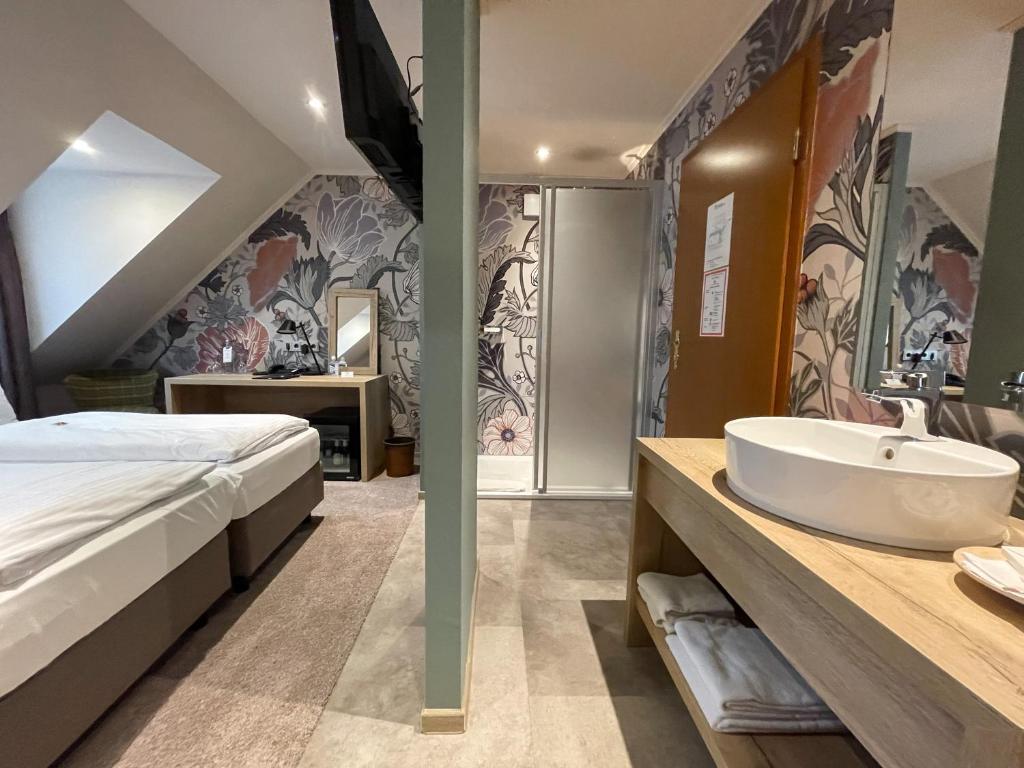 Hotel Germania - Standard Double Room With City View