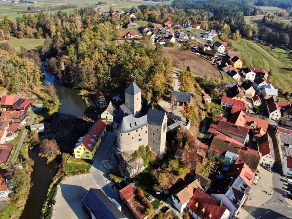 Pemandangan dari udara bagi Ferienwohnung und Sommerhaus unter der Burg