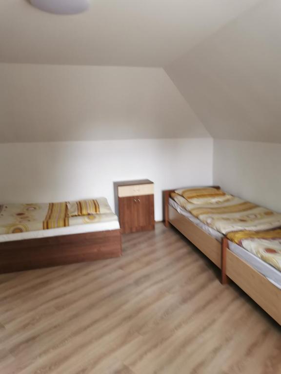 Noclegi Piotrków Tryb - Chambre Quadruple Avec Salle De Bains