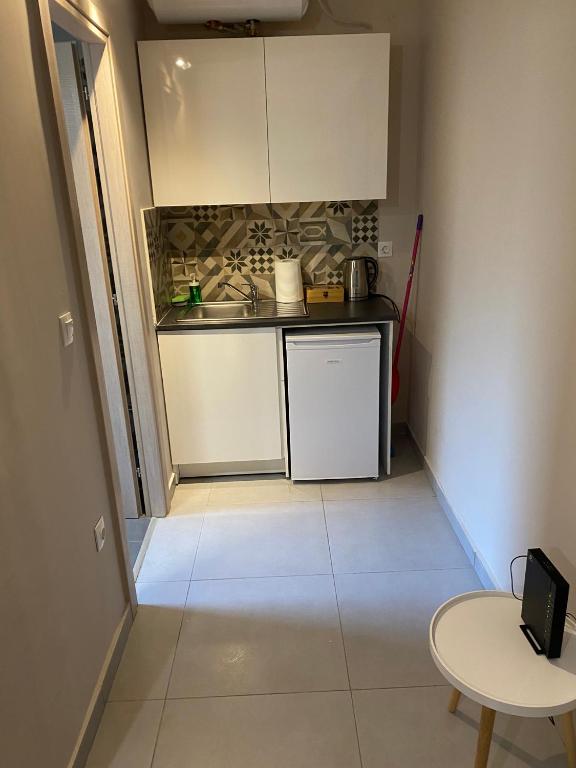 Kuchyň nebo kuchyňský kout v ubytování Theo Appartement Athen