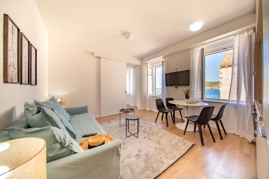 TV a/nebo společenská místnost v ubytování Central Seaside Residence
