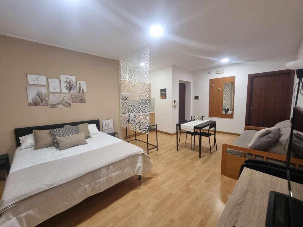 Posteľ alebo postele v izbe v ubytovaní Laura Home