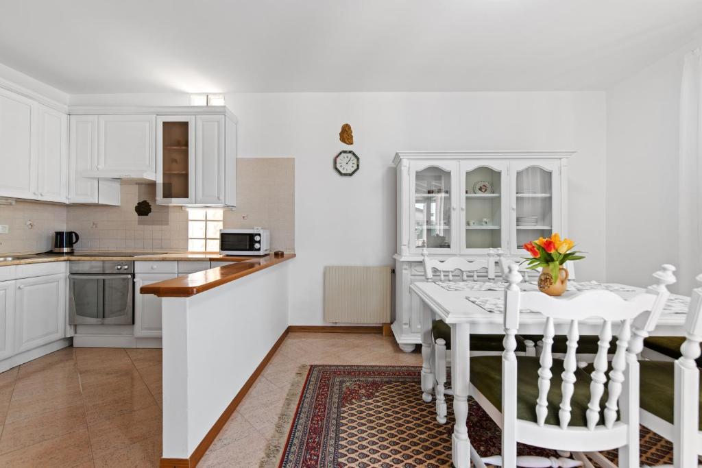 Kuchyňa alebo kuchynka v ubytovaní Villa Bellavista