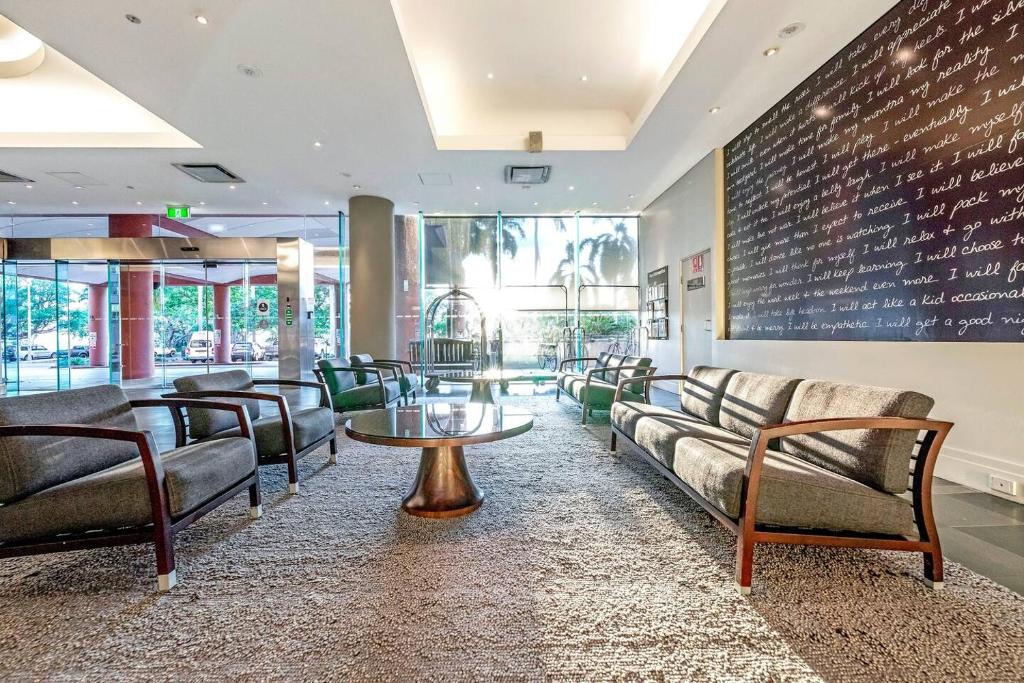 Ruang duduk di 'Esplanade Ease' A Resort Balcony Pad with Pool