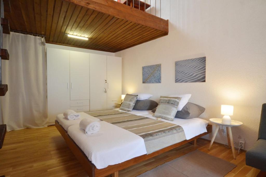 Posteľ alebo postele v izbe v ubytovaní Dala Apartment