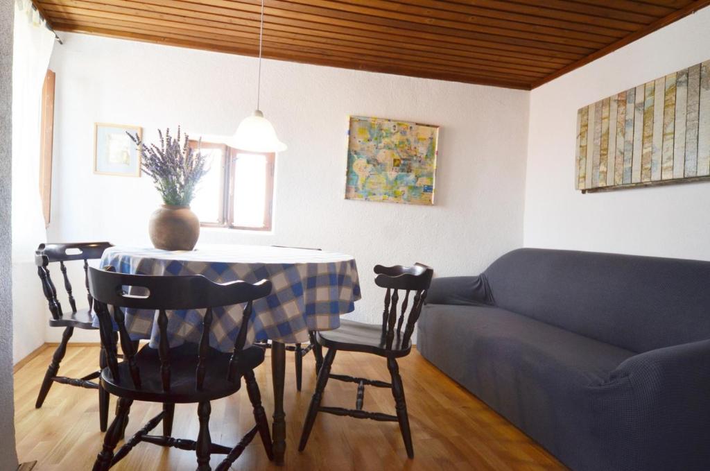 Posedenie v ubytovaní Dala Apartment