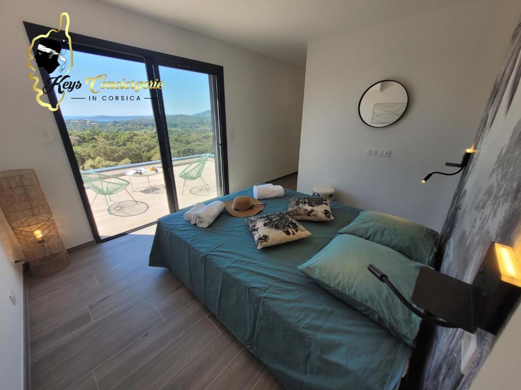 Fotografia z galérie ubytovania Casa Balancinu Vue panoramique sur montagne et Mer Piscine Privée v destinácii Sainte-Lucie de Porto-Vecchio