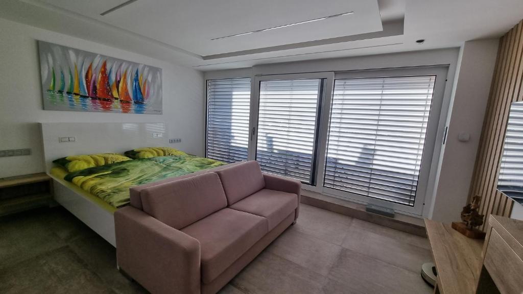 Łóżko lub łóżka w pokoju w obiekcie Apartment No. 29 - Riviéra Lipno nad Vltavou 511