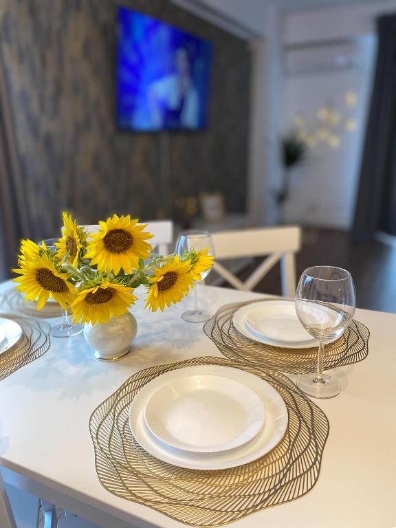 La Maison de Zoe - Airport Residences - Apartment With Garden View