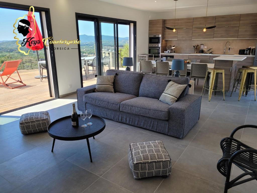 Fotografia z galérie ubytovania Casa Balancinu Vue panoramique sur montagne et Mer Piscine Privée v destinácii Sainte-Lucie de Porto-Vecchio