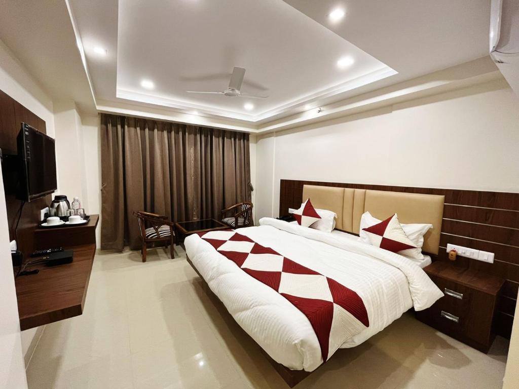Hotel MK Grand - Deluxe Double Room
