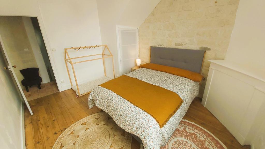 Cama o camas de una habitaci&oacute;n en La Maison de Louise Chinon #chateaux #vignobles
