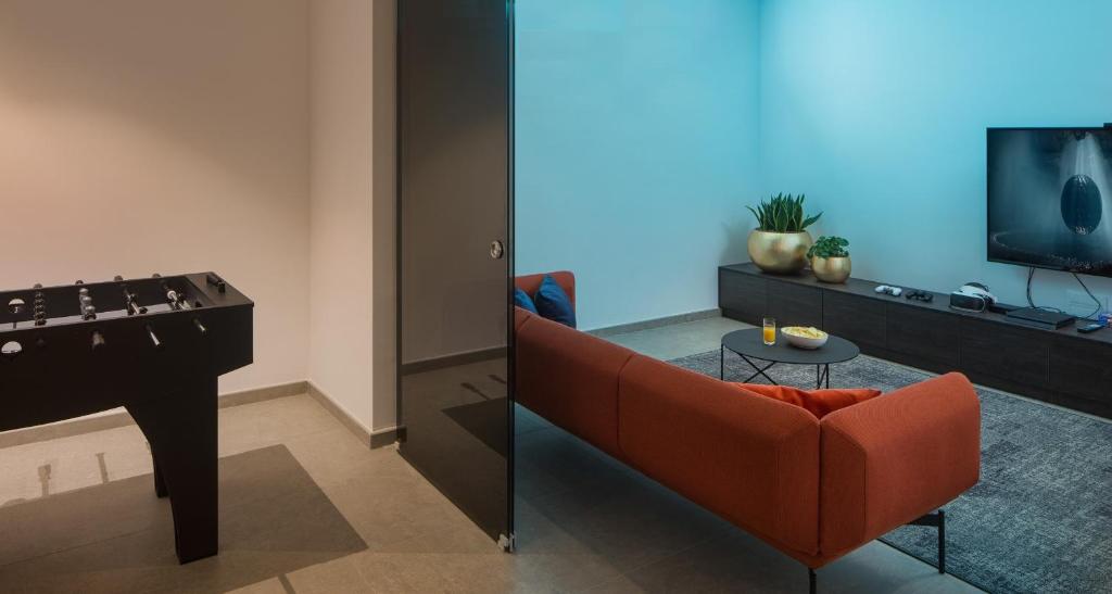 Televízia a/alebo spoločenská miestnosť v ubytovaní Design Villa Noble with Spa