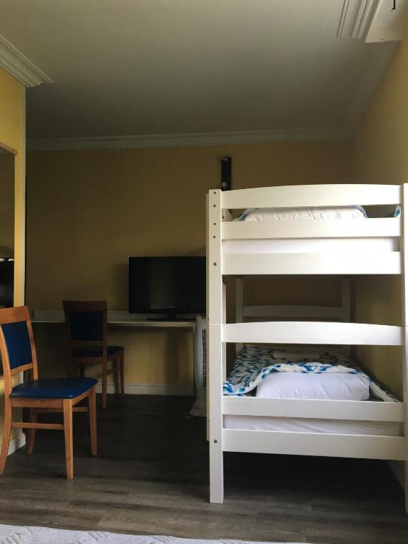Hôtel Au Val De Saône PARKING GRATUIT, Wi-fi Haut Débit - Superior Quadruple Room