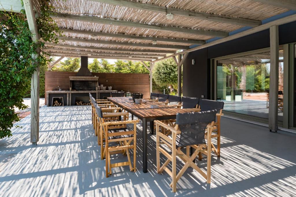 Reštaurácia alebo iné gastronomické zariadenie v ubytovaní Villa Eleven