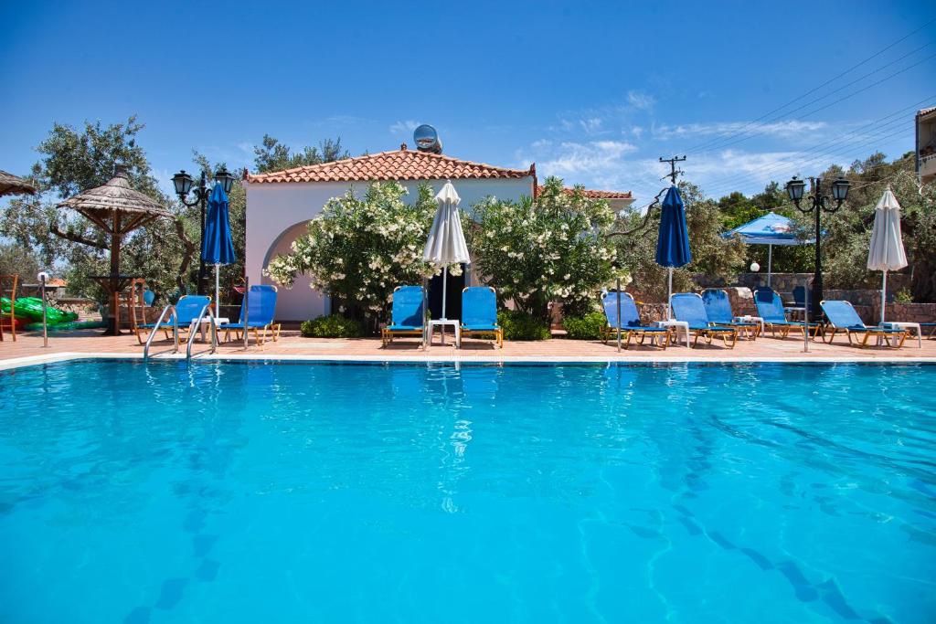 Hotel Andreas - Agistri (Skala) tesisinde veya buraya yakın yüzme havuzu