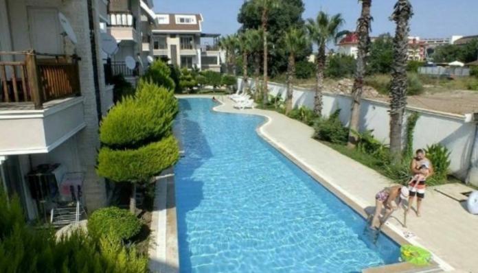 Výhled na bazén z ubytování Atamert hıgh class nebo okolí
