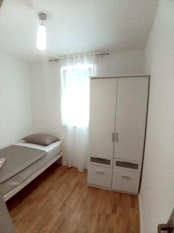 Posteľ alebo postele v izbe v ubytovaní Apartman Eni