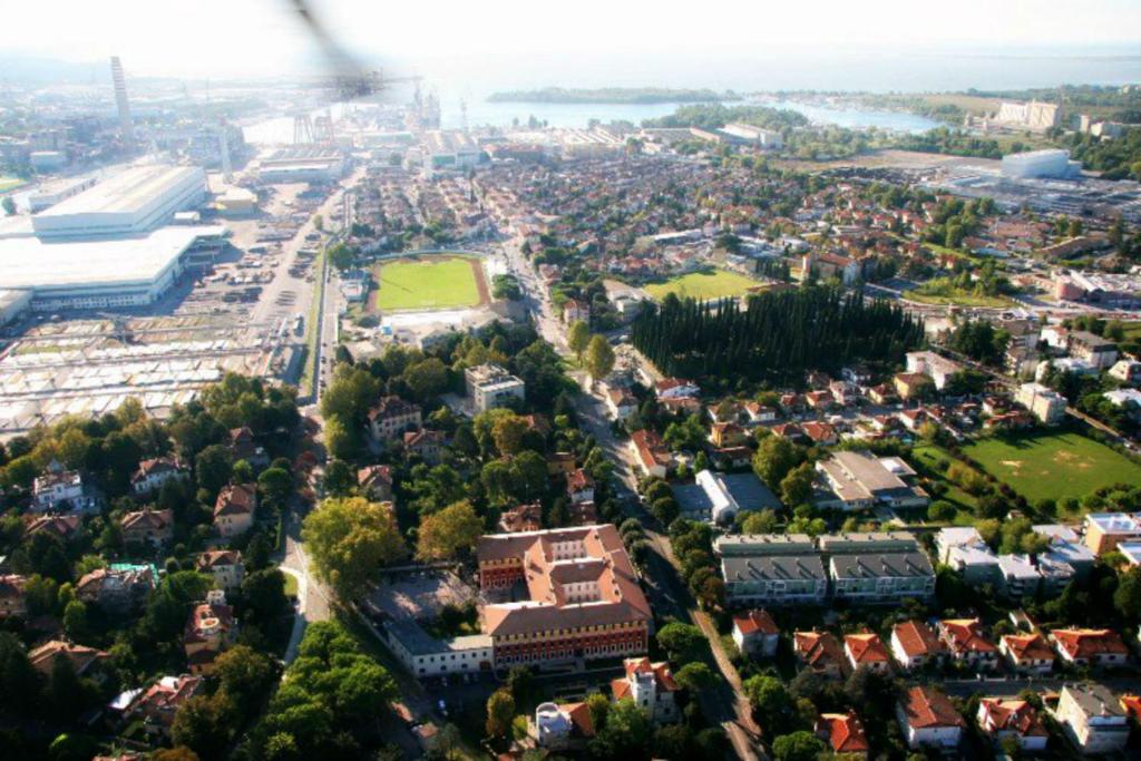 Nespecifikovaný výhled na destinaci Monfalcone nebo výhled na město při pohledu z hotelu