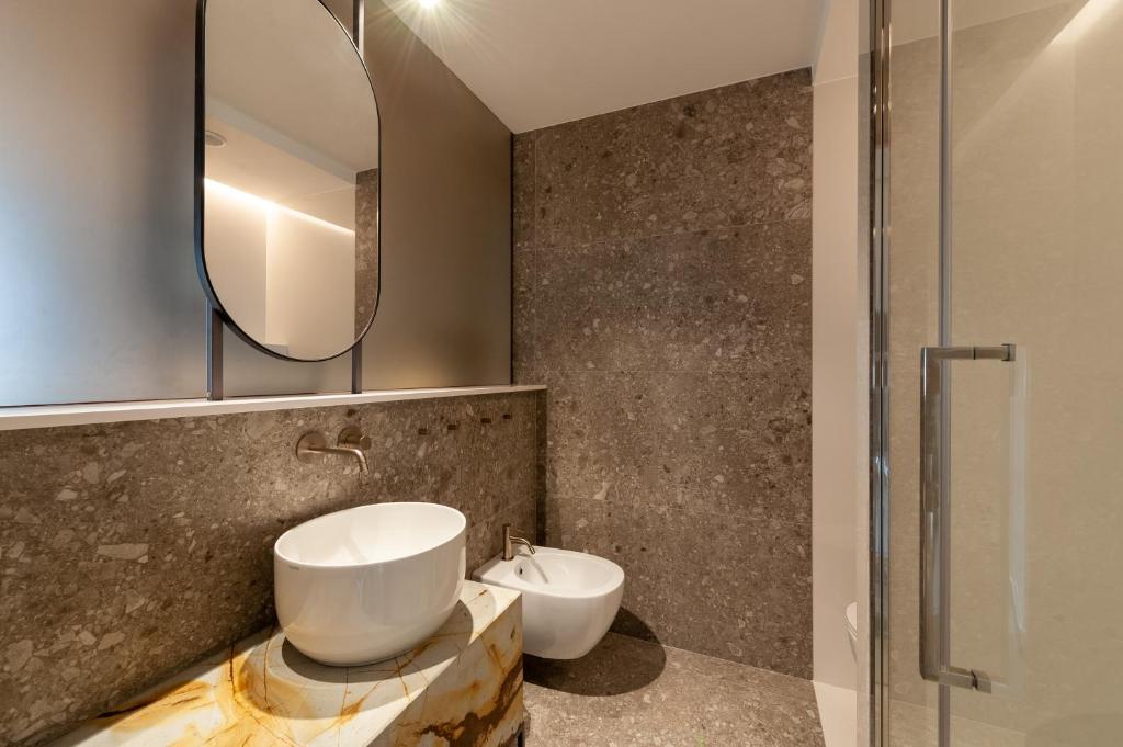 A bathroom at Donnarumma Hotel