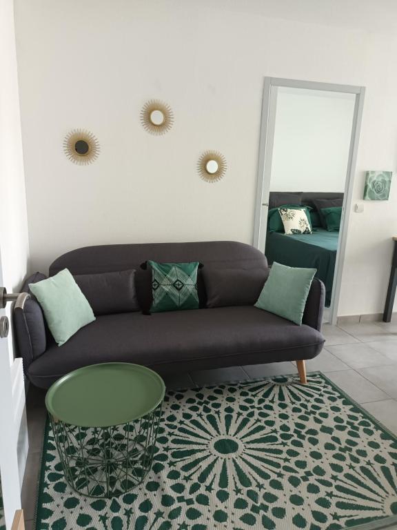 Гостиная зона в Superbe appartement et Parking proche du Centre du Monde