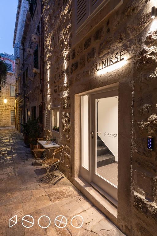 a store window with a sign that reads unless at Old Town Apartments u nikse in Dubrovnik