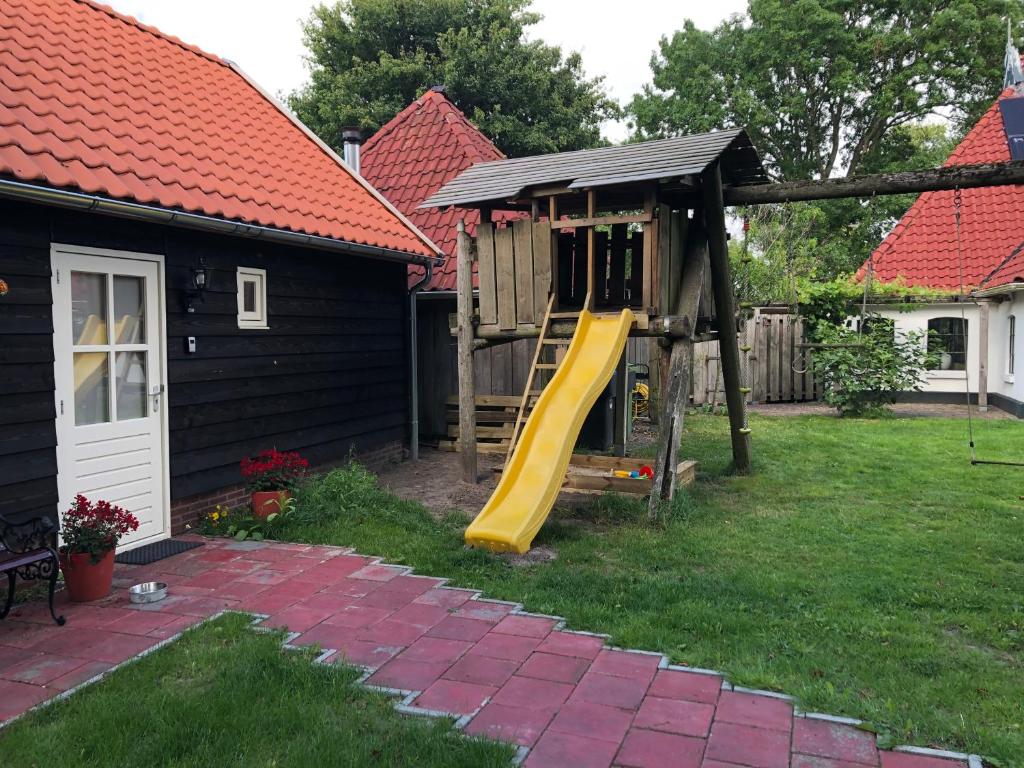 Herní místnost nebo prostor pro děti v ubytování Singelstate het Tuinhuis