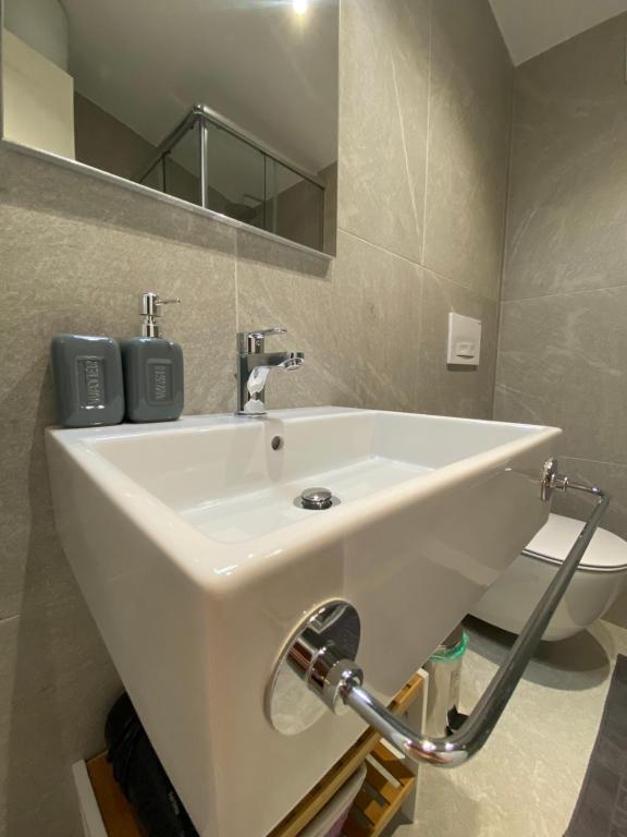 Living Studio Apartments - Image 6