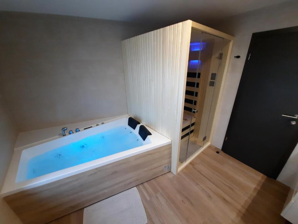 Foto dalla galleria di Apartments Hlapi with SPA a Kobarid