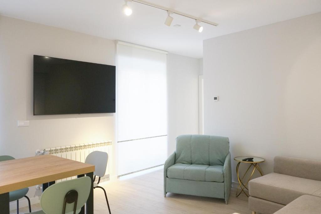 APARTAMENTOS LA FLORA BURGOS todos con aire acondicionado y ascensor - 2