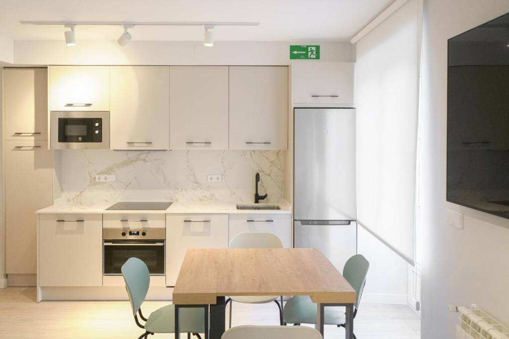 APARTAMENTOS LA FLORA BURGOS todos con aire acondicionado y ascensor - 3