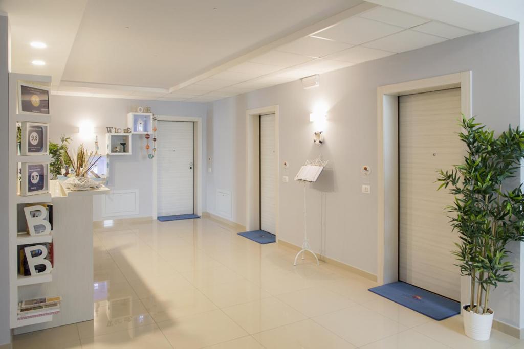 a room with a hallway with a potted plant at Residenze Roscioli in Roseto degli Abruzzi