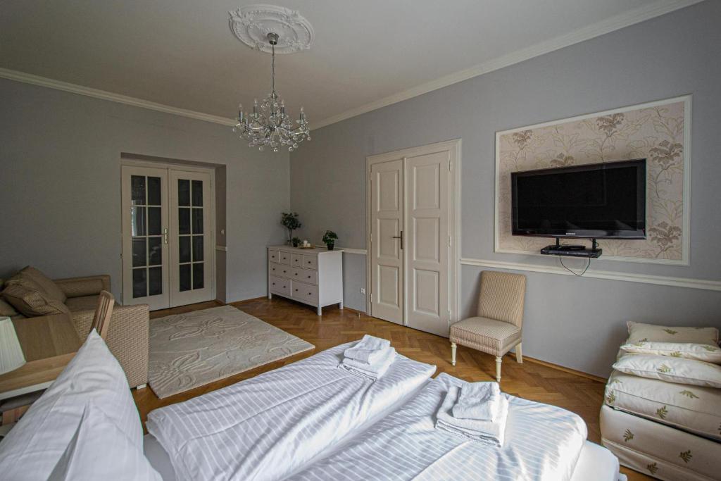 Postel nebo postele na pokoji v ubytování Luxury Central 150m2 Apartment on Wencelas Square with Private Garage