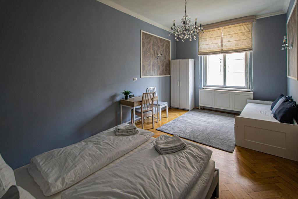 Postel nebo postele na pokoji v ubytování Luxury Central 150m2 Apartment on Wencelas Square with Private Garage
