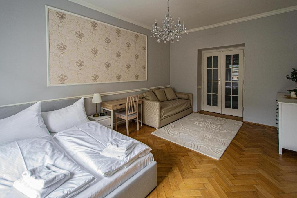Postel nebo postele na pokoji v ubytování Luxury Central 150m2 Apartment on Wencelas Square with Private Garage