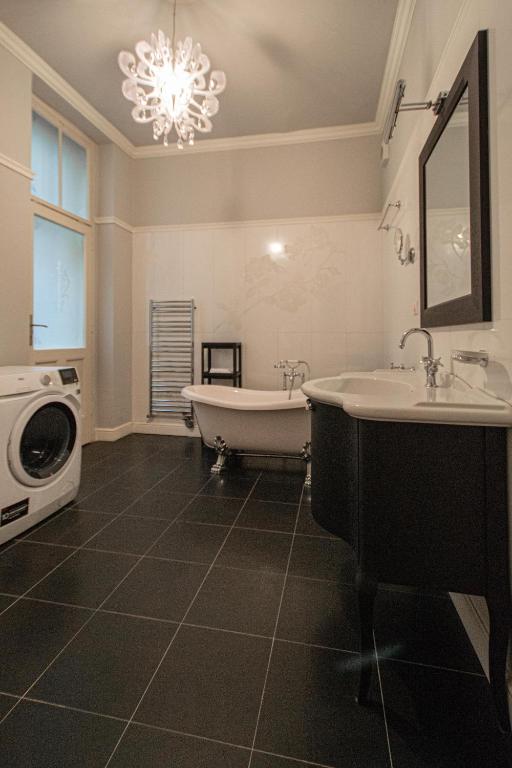 Fotografie z fotogalerie ubytování Luxury Central 150m2 Apartment on Wencelas Square with Private Garage v Praze