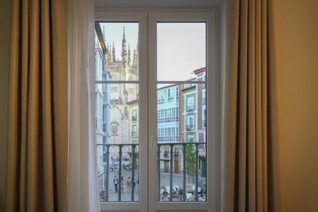 APARTAMENTOS LA FLORA BURGOS todos con aire acondicionado y ascensor - 12