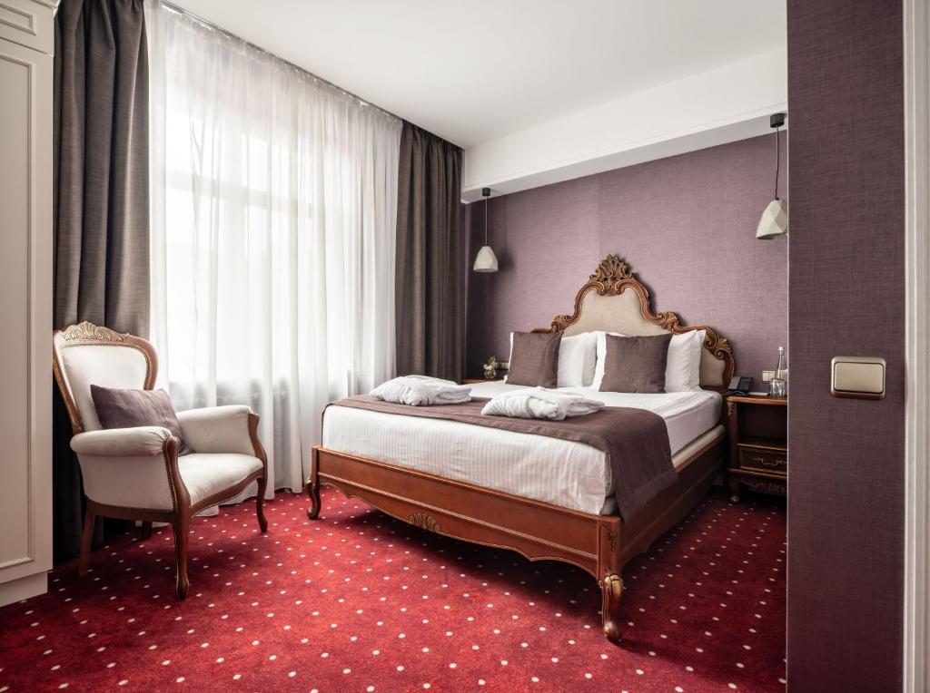 Postel nebo postele na pokoji v ubytování Grand Hotel Lviv Casino & Spa