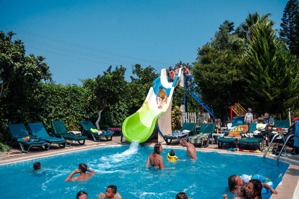 Bazén v ubytování Marin Hotel nebo v jeho okolí