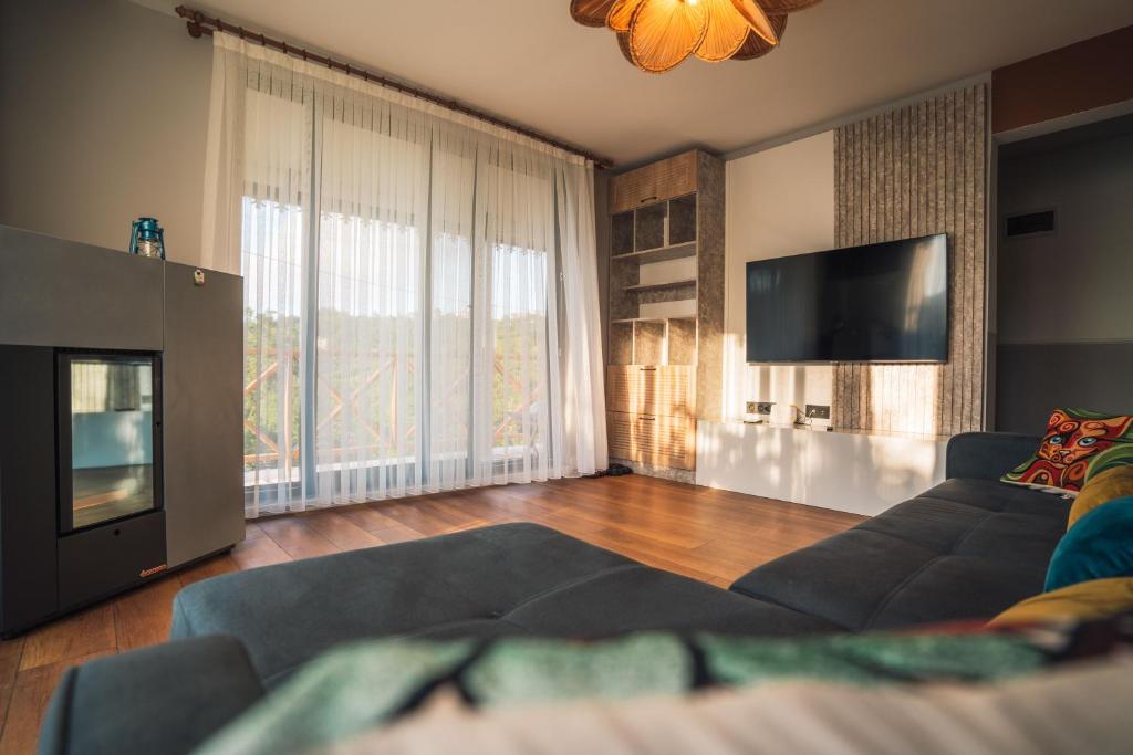 TV a/nebo společenská místnost v ubytování Blacksea Dream House