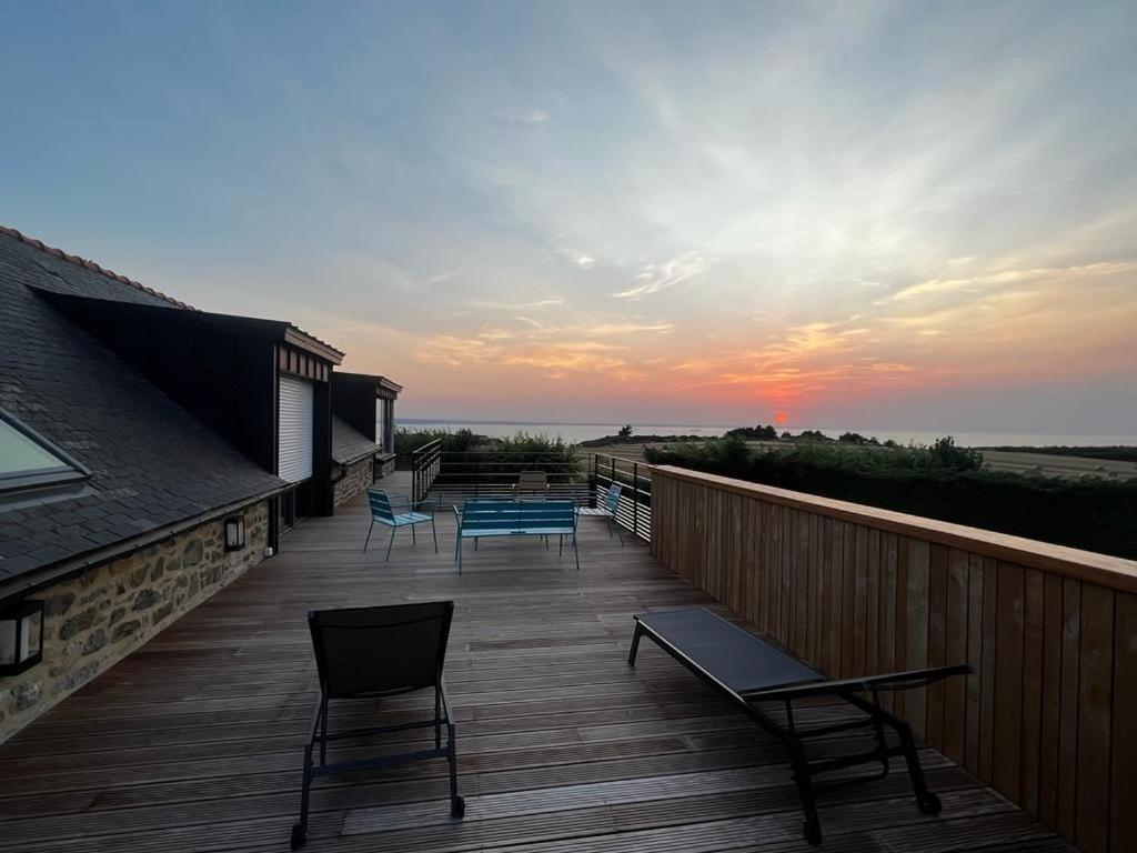 O pôr ou nascer do sol visto da casa de temporada ou dos arredores