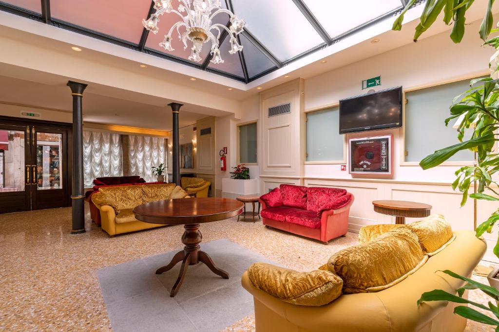 a living room with couches and a table at Hotel Bella Venezia in Venice