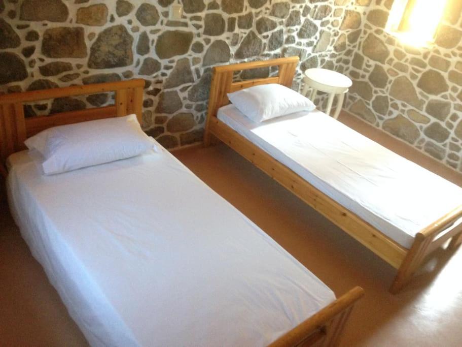 Posteľ alebo postele v izbe v ubytovaní Loutra Olive Garden Stone House #2