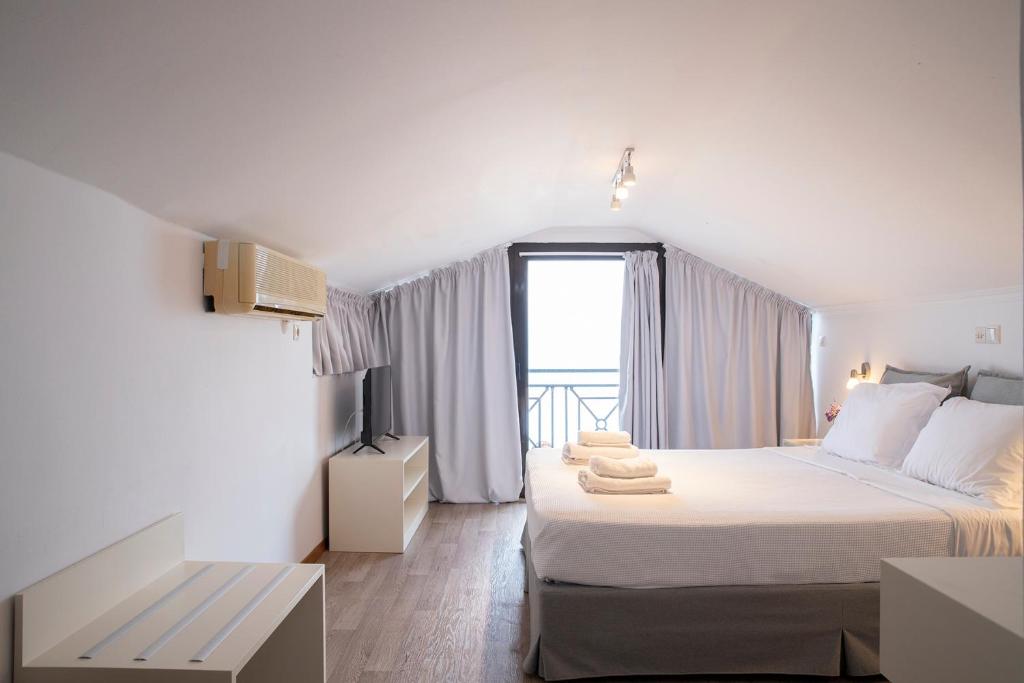 Postel nebo postele na pokoji v ubytování OCEANA Beach Hotel