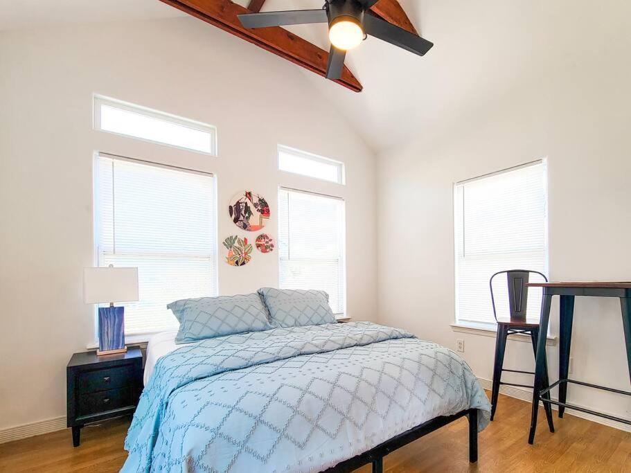 a bedroom with a bed and a ceiling fan at Holly Studio @ Downtown Arts District in Houston