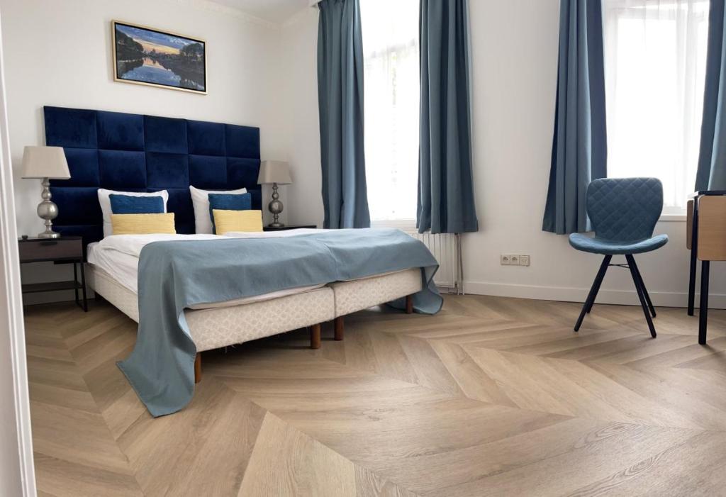 Postel nebo postele na pokoji v ubytování Hotel van Oppen